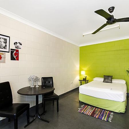 Adventurers Backpackers Hostel Townsville Bagian luar foto