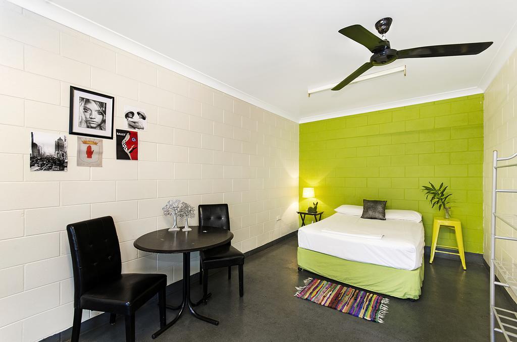 Adventurers Backpackers Hostel Townsville Bagian luar foto